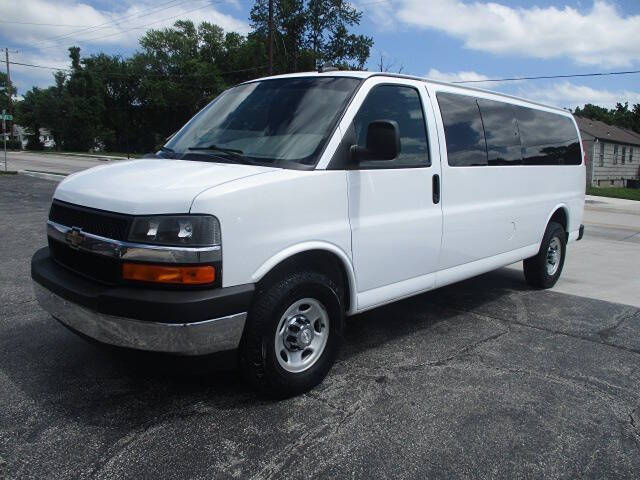 chevrolet express passenger 2017 1GAZGPFG9H1293816 image chevrolet express passenger 2017 1GAZGPFG9H1293816 image